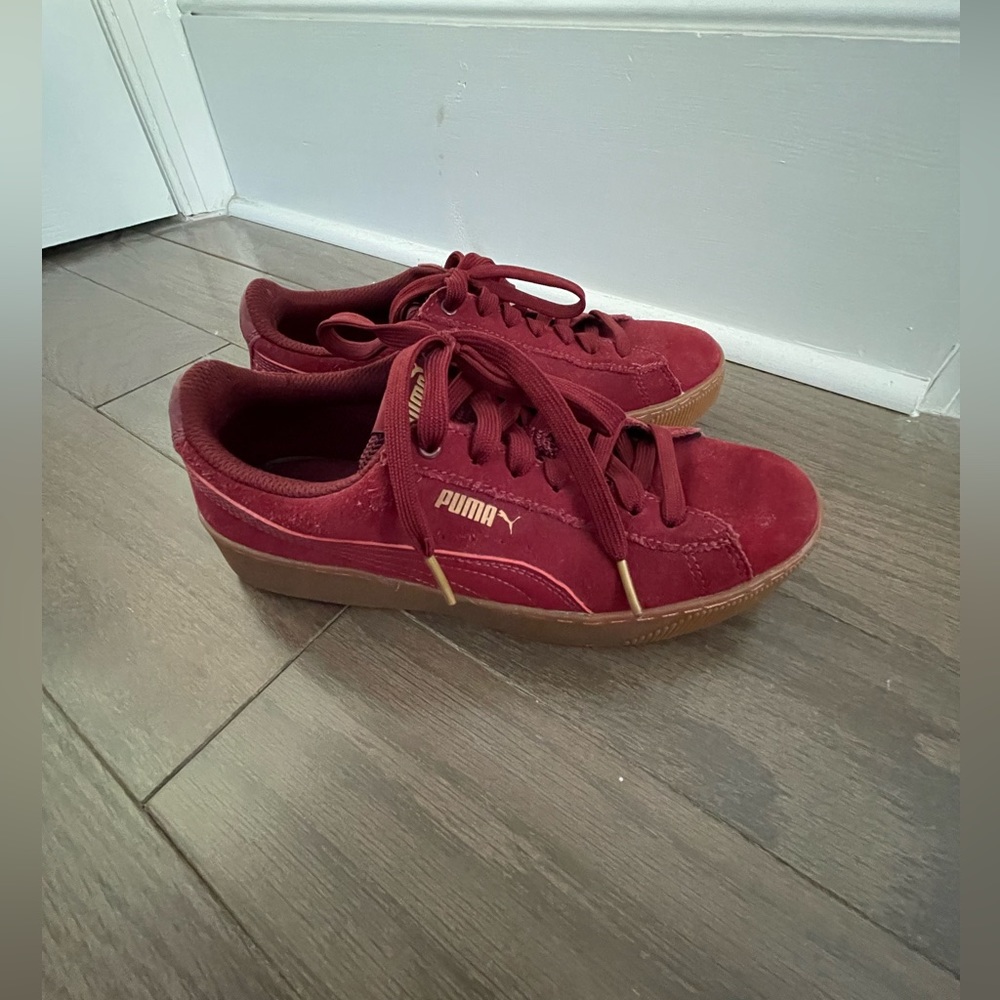 Puma women’s suede burgundy